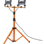 Vielseitiges LED-Arbeitslicht mit Stativ