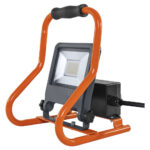 Flexibles, tragbares Arbeitslicht mit eingebauten Steckdosen